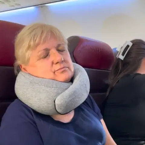 Margaret B. using the FlyHugz® travel pillow