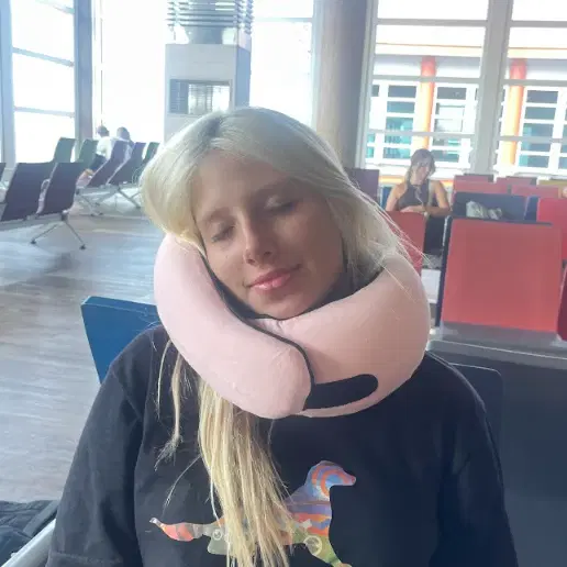 Chloe M. using the FlyHugz® travel pillow